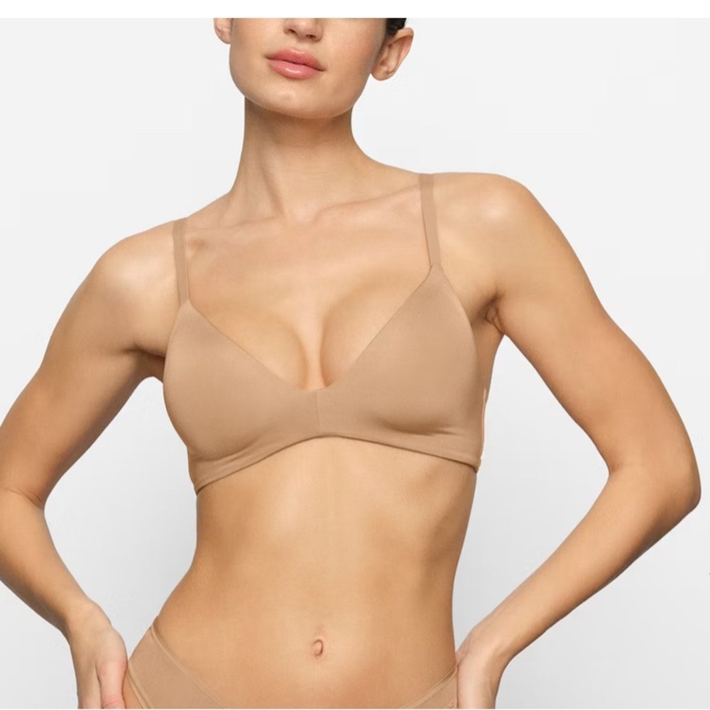 SKIMS T-Shirt Bra with Adjustable Straps